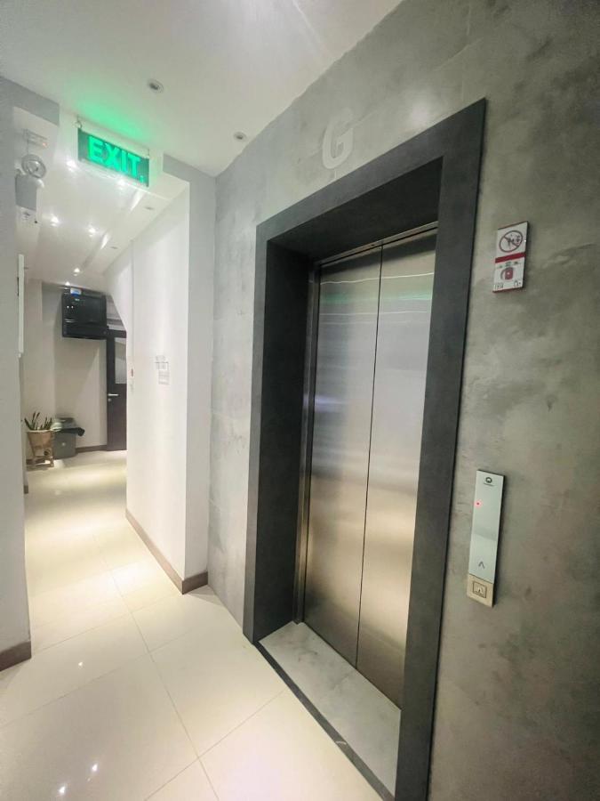 Oxy Suites G-03 At Shop House Meisterstadt Pollux Habibie Batam Esterno foto